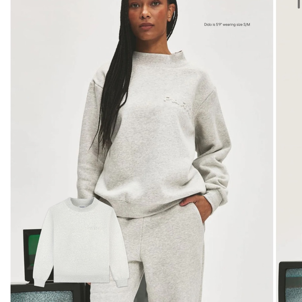 Elegant Light Gray Women's Crew Neck Sweater